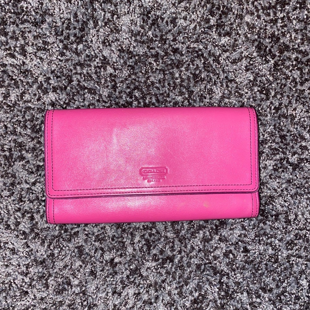 hot pink coach billfold!